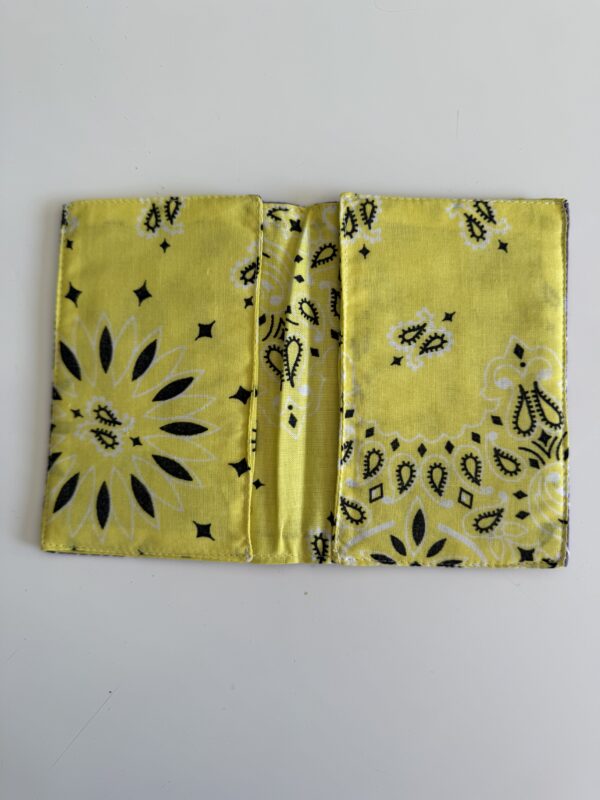 Protége passeport Lilas et jaune