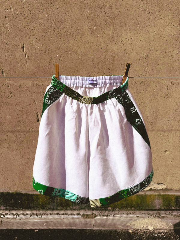 short blanc avec bandeau en bandana dans les tons de verts. fabrication française